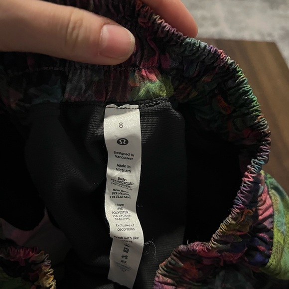 Lululemon Hotty Hot Shorts - Picture 7 of 8